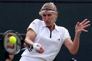 Steffi Graf headband while playing tennis